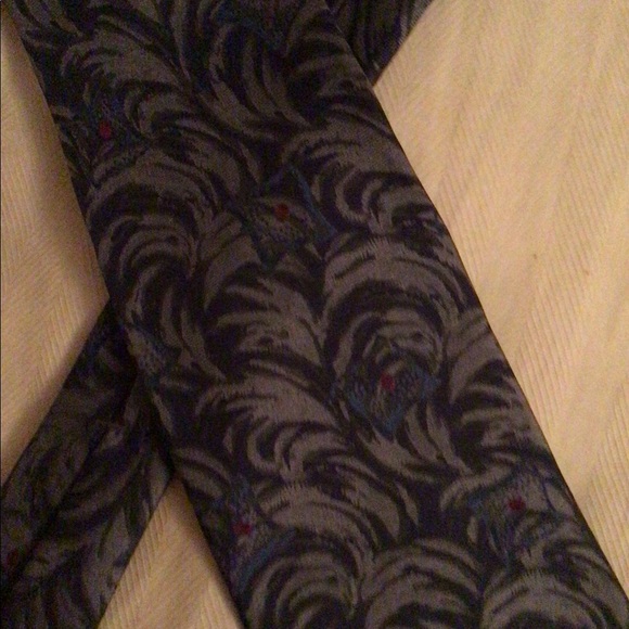 Zenio Dark Blue Paisley Tie - Picture 3 of 5